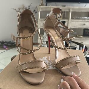 Christian Louboutin heels. Size 40.5   Nude / light gold